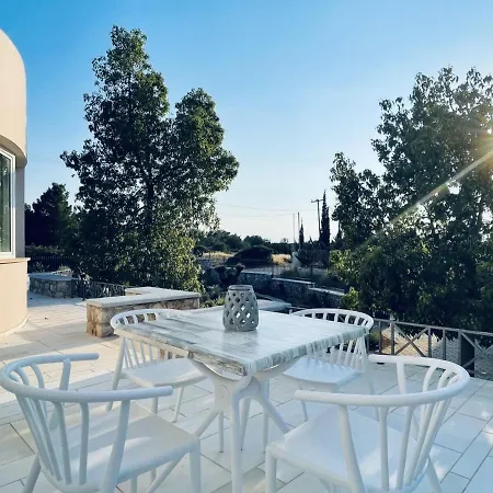 Garden With Private Pool In 포르토헬리