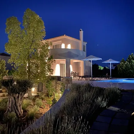 Garden With Private Pool In 포르토헬리