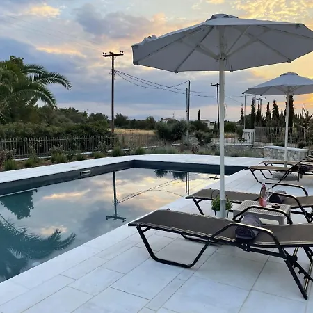 Garden With Private Pool In 빌라